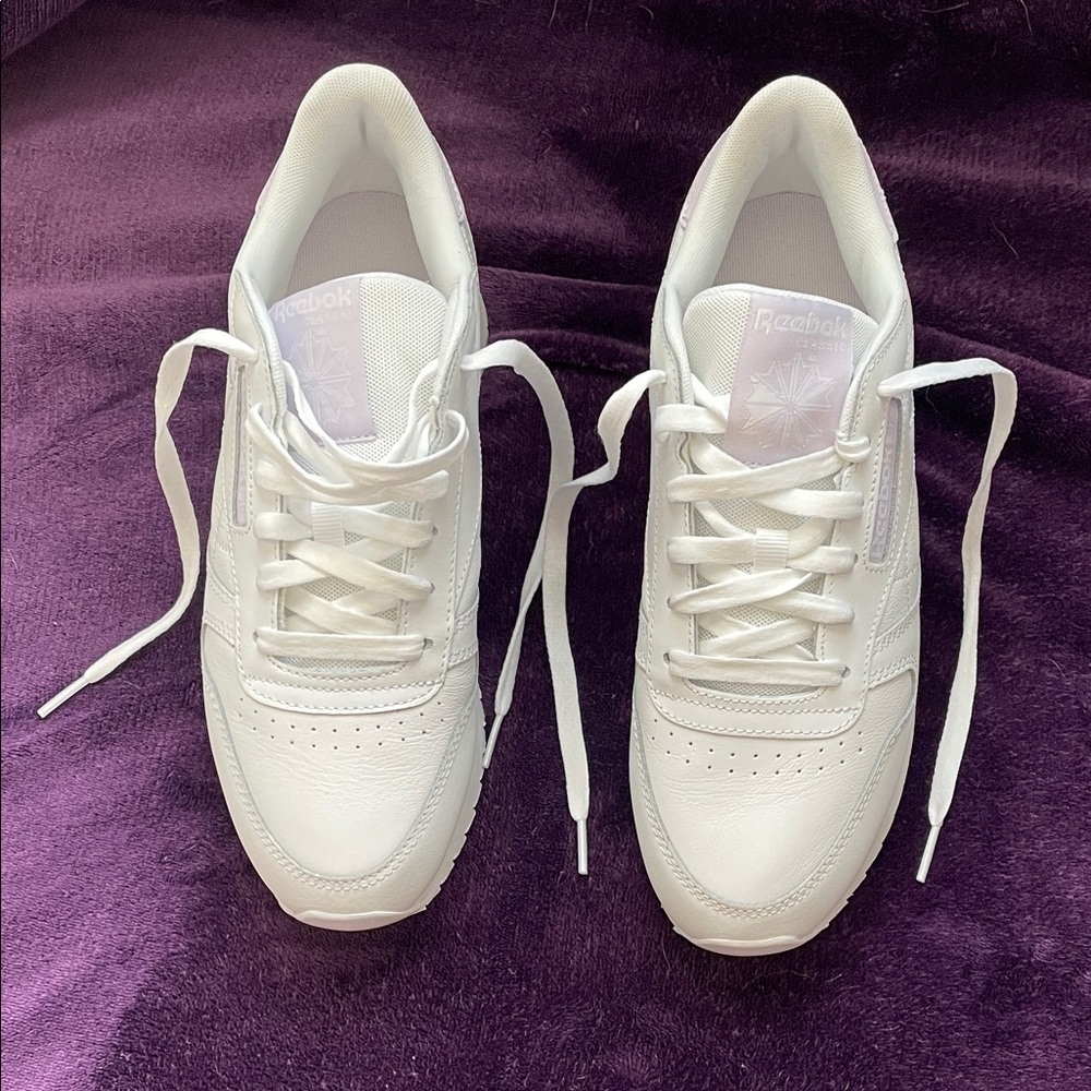 New Reebok Women's White Sneakers Sz 9
